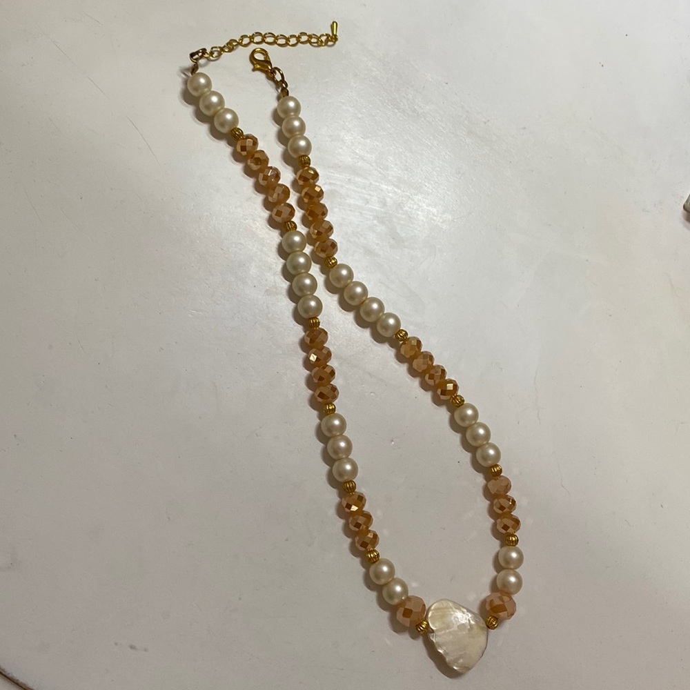 Chocker / necklace / shell pendant / new